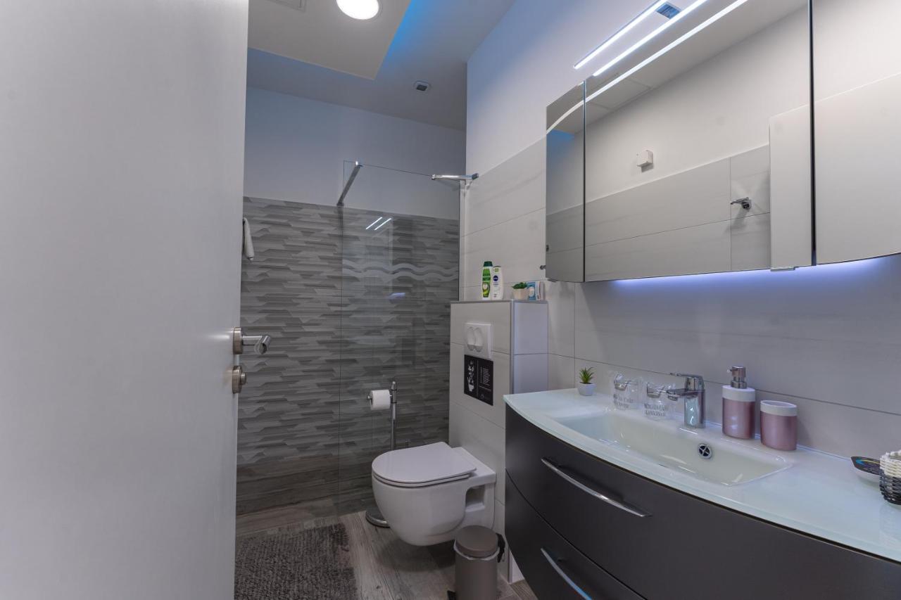 Sky & Sun Luxury Rooms With Private Parking In The Garage Zadar Eksteriør bilde