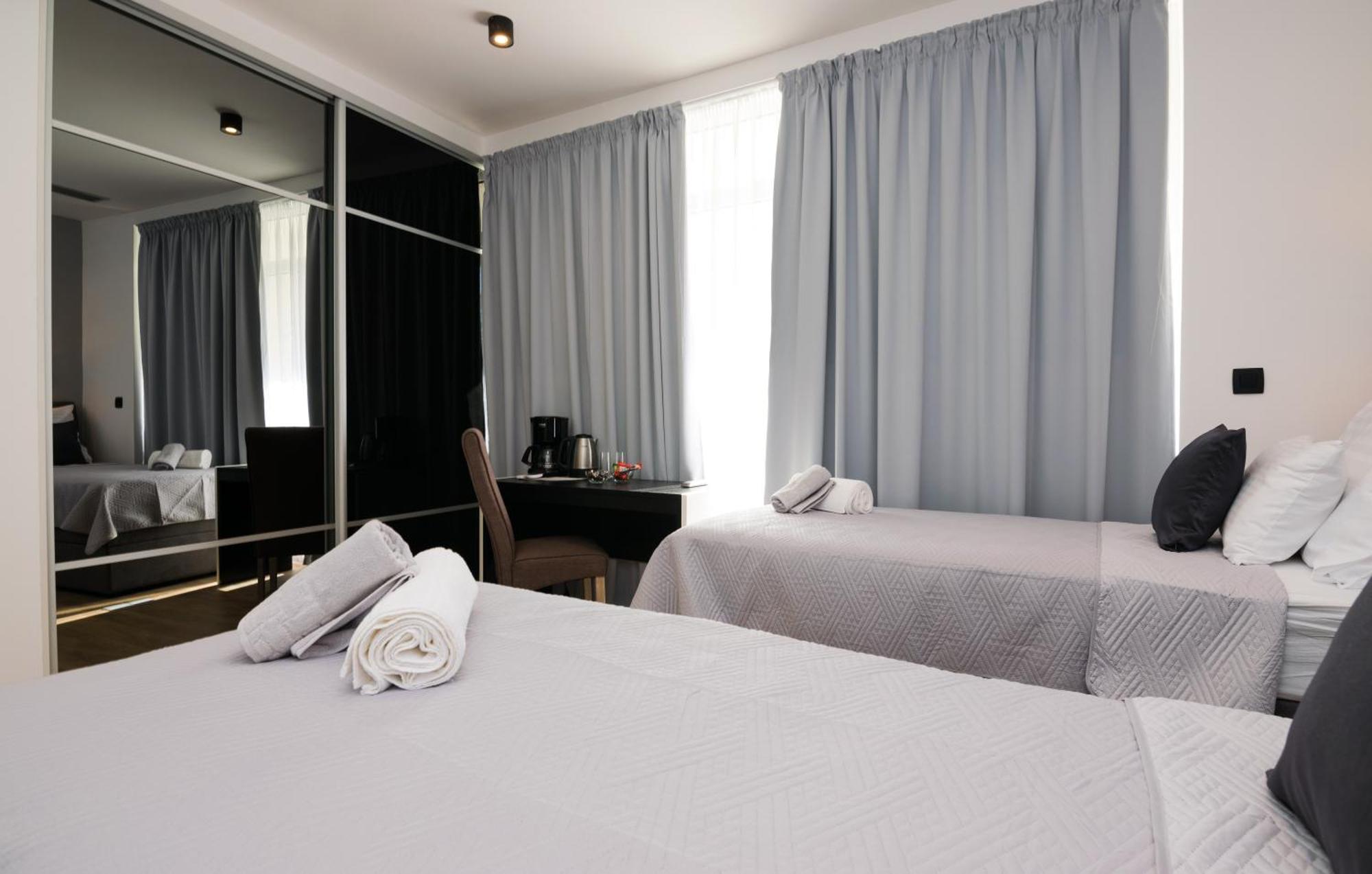 Sky & Sun Luxury Rooms With Private Parking In The Garage Zadar Rom bilde